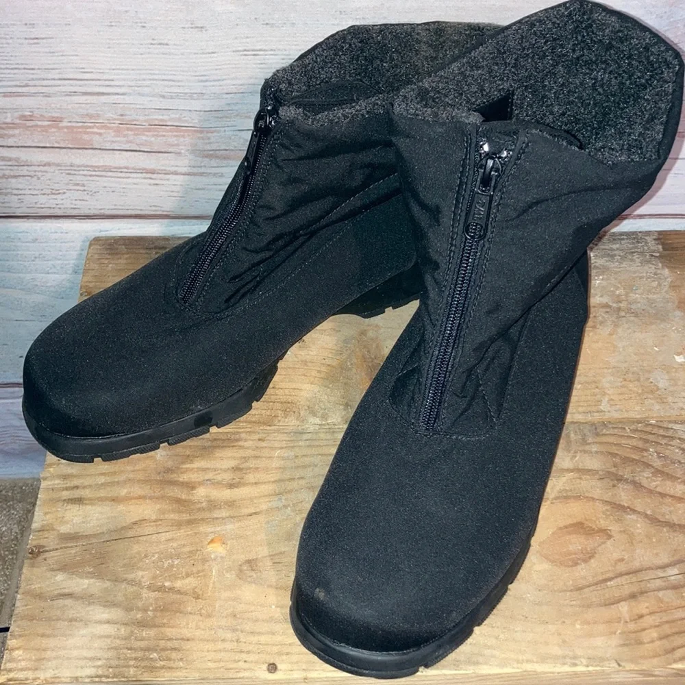 12WW black zip up winter boot by Toe Warmers